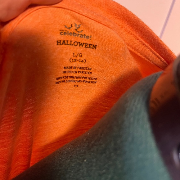 Halloween graphic tee size L - Picture 4 of 4